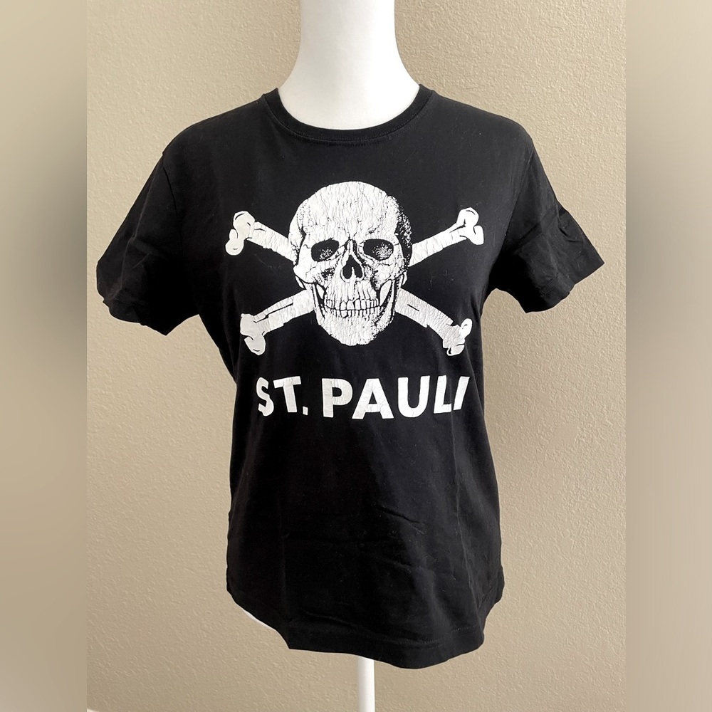 FC St. Pauli youth medium t-shirt, like new.